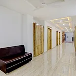 Oyo 81729 Hotel Blue Star