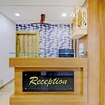 Oyo 81729 Hotel Blue Star
