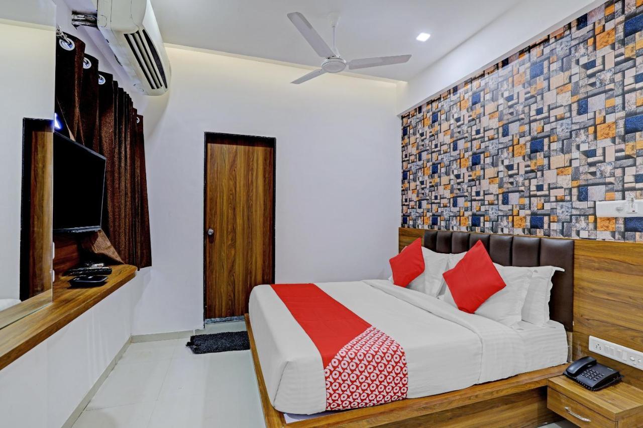 Oyo 81729 Blue Star Hotel Ahmedabad