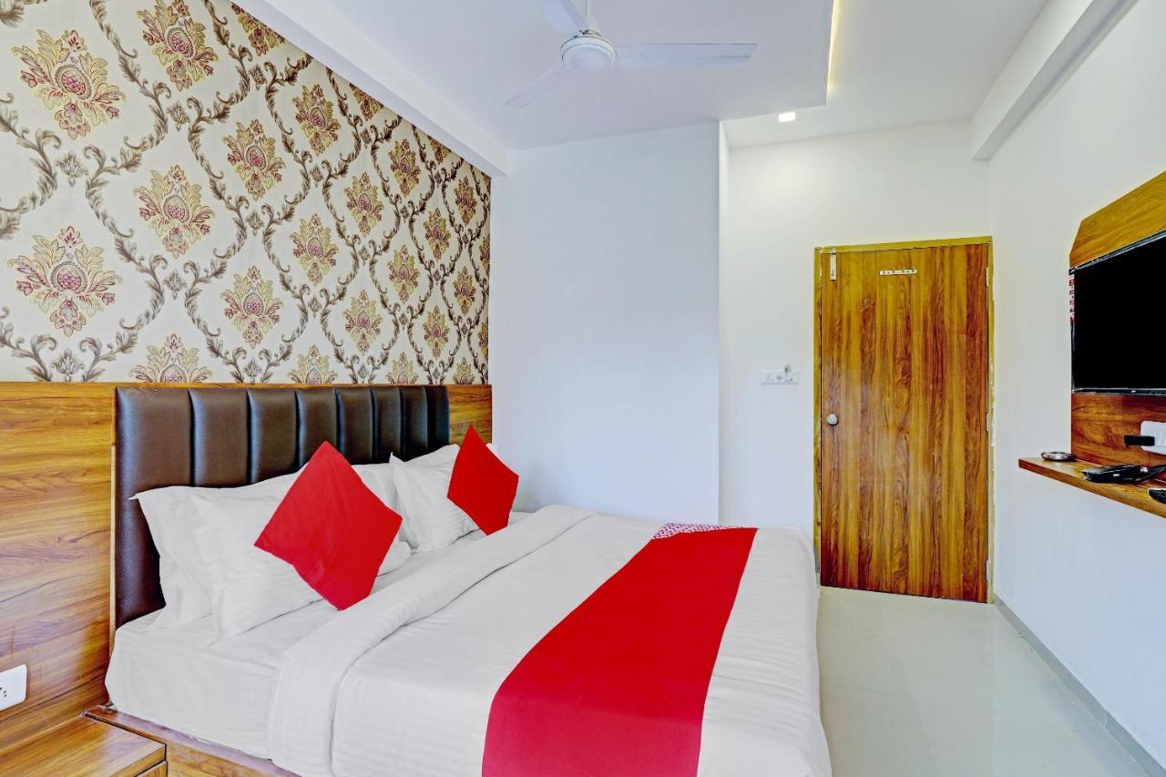 Oyo 81729 Blue Star Hotel