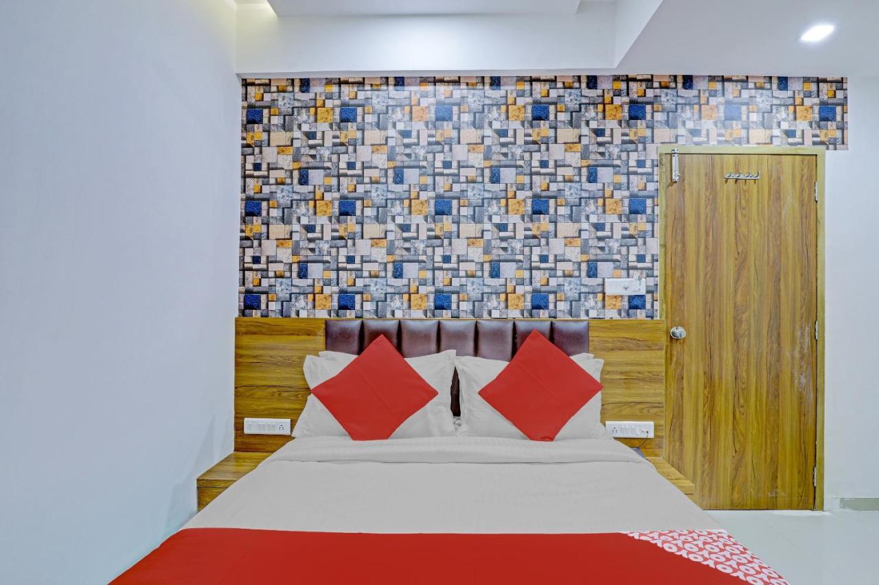 Hotel Oyo 81729 Blue Star Ahmedabad