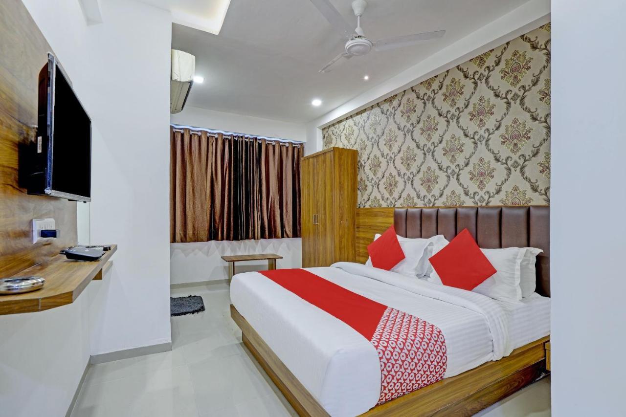 Oyo 81729 Blue Star Hotel