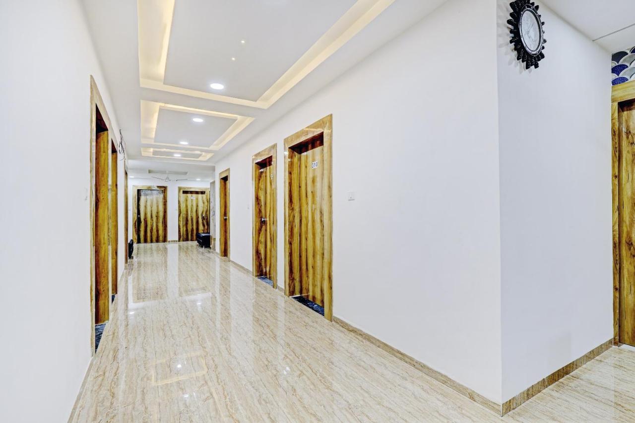 Hotel Oyo 81729 Blue Star 3*