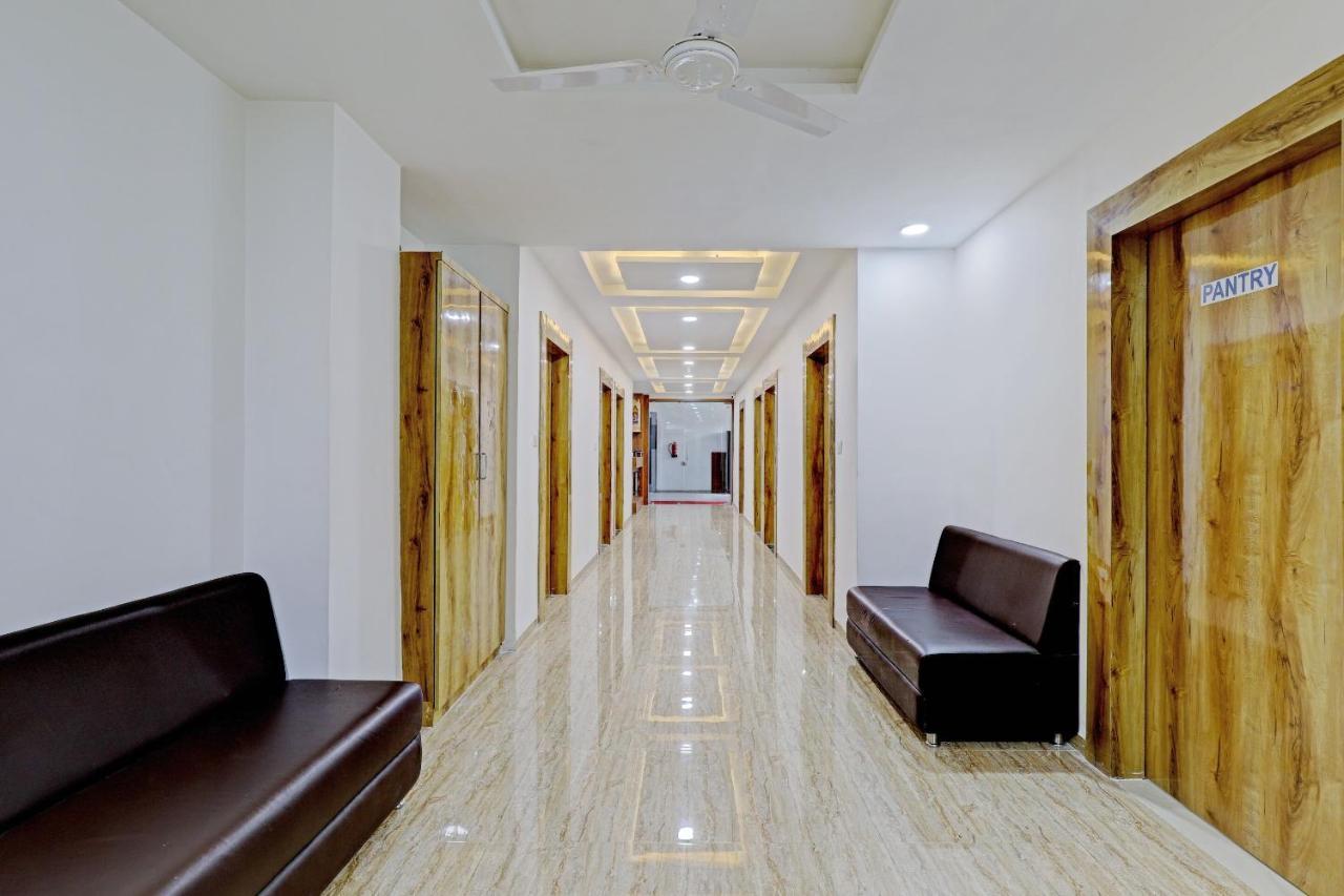 Hotel Oyo 81729 Blue Star Ahmedabad
